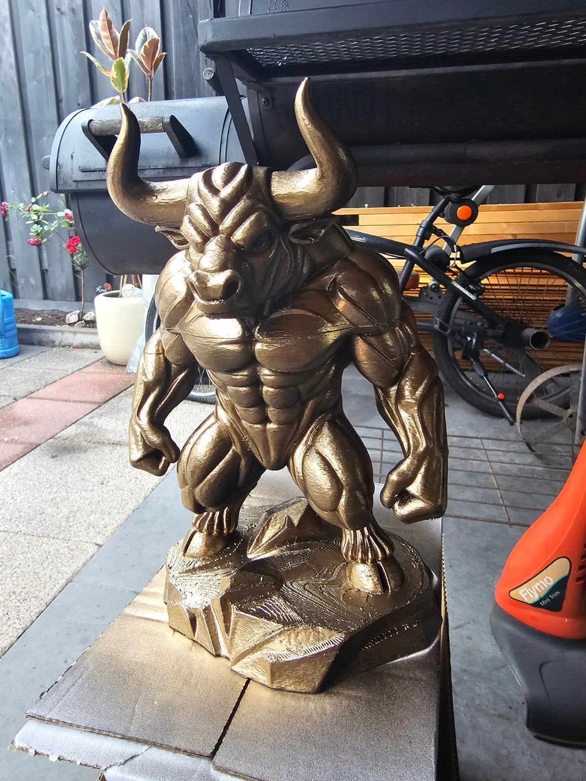 Gouden Stier Beeld - Krachtige Minotaurus Sculptuur 20cm, Ophalen of Verzenden, Nieuw, Dier