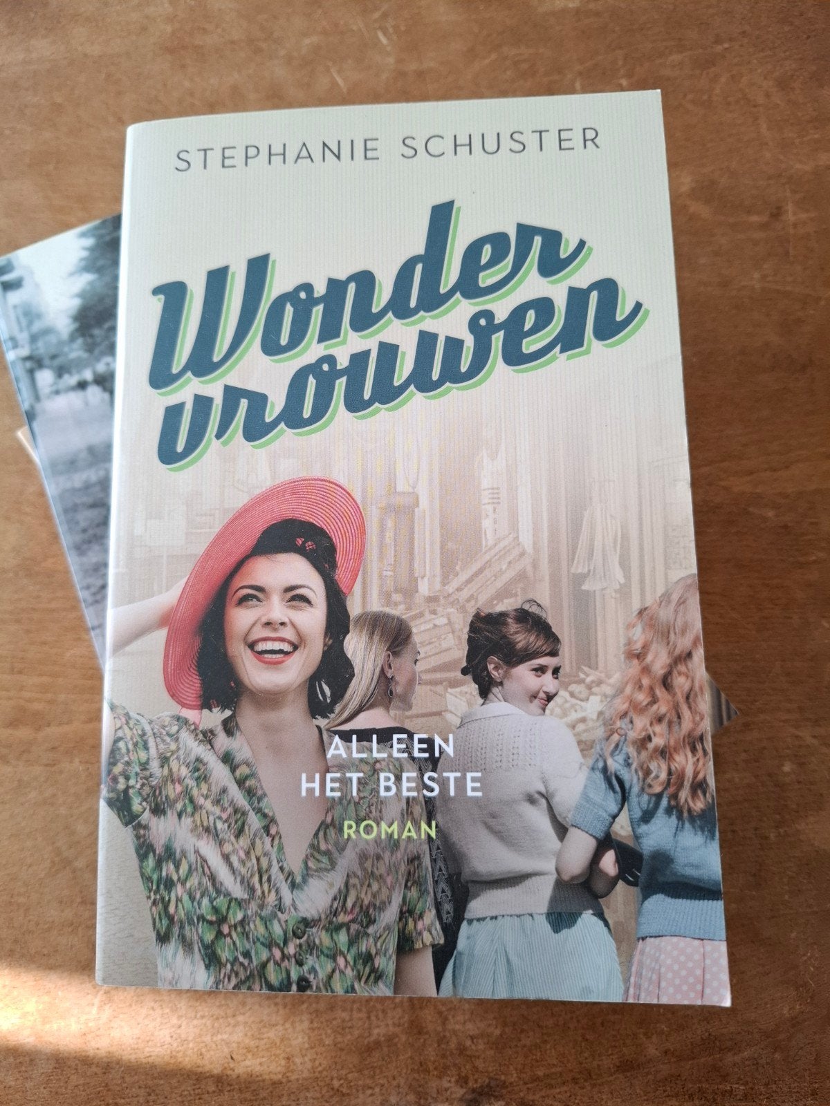 Wonder Vrouwen - Stephanie Schuster (Roman), Ophalen of Verzenden, Zo goed als nieuw, Stephanie Schuster