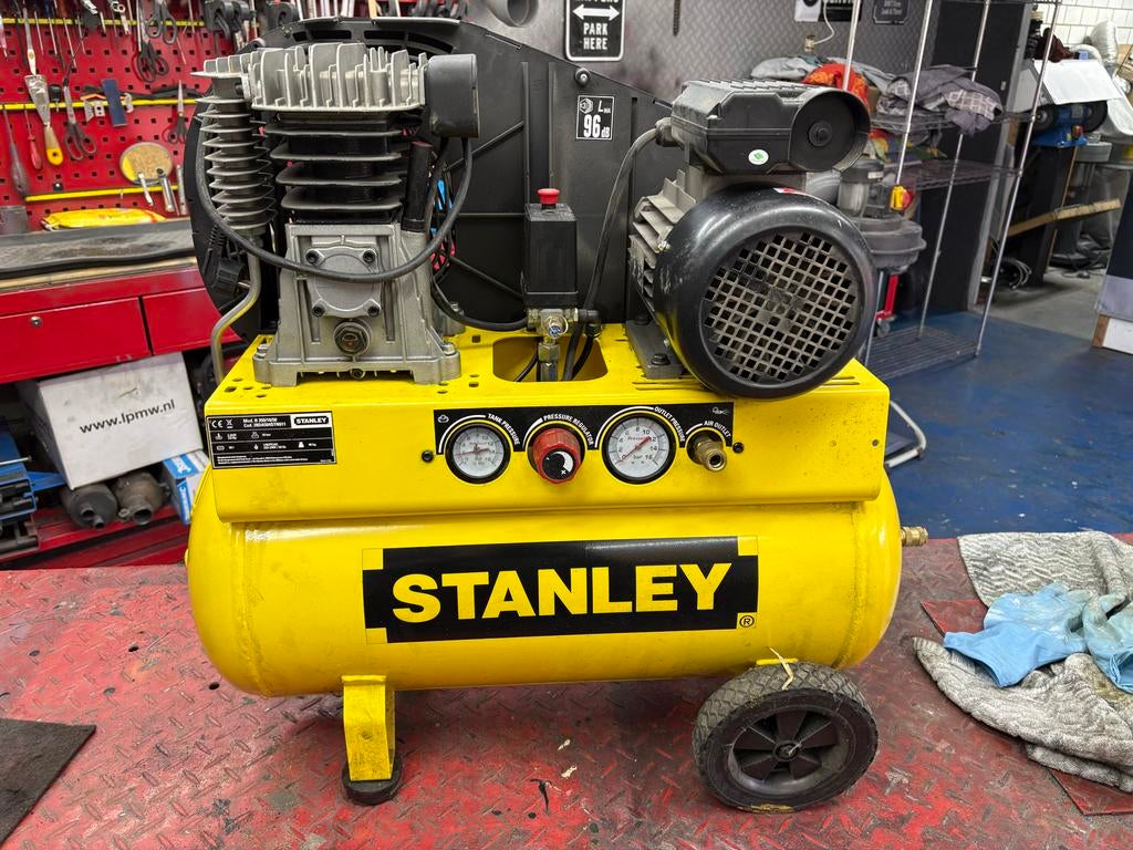 Compressor - 25€ Perfect werkend, helaas tank is lek, Ophalen, Gebruikt, 6 tot 10 bar, Minder dan 200 liter/min