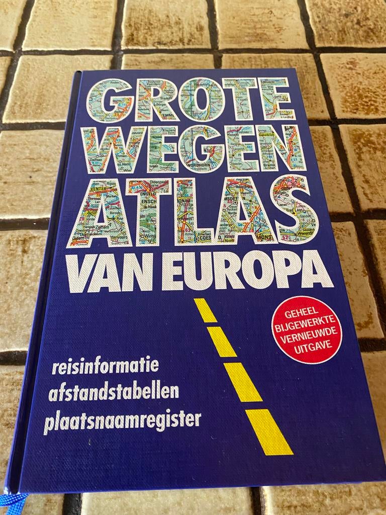 Grote Wegenatlas van Europa - Bijgewerkte Uitgave, Boeken, Atlassen en Landkaarten, Overige atlassen, 2000 tot heden, Zo goed als nieuw