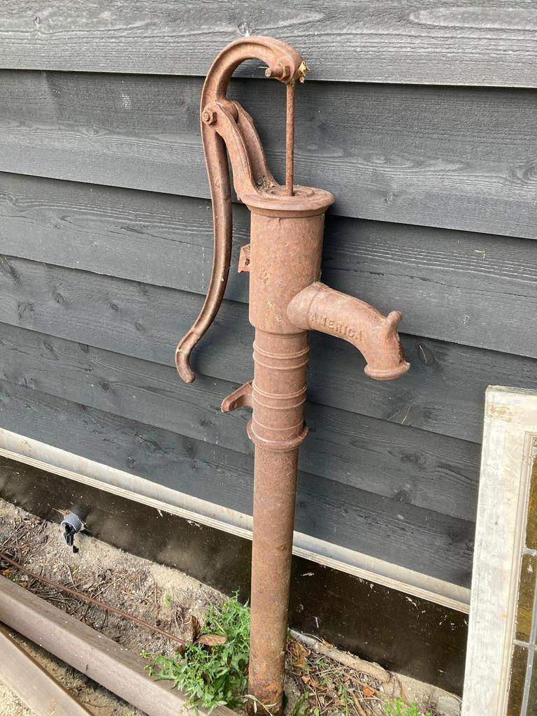 Gietijzeren waterpomp. Pomp., Ophalen, Gebruikt, Handmatig, Overige typen