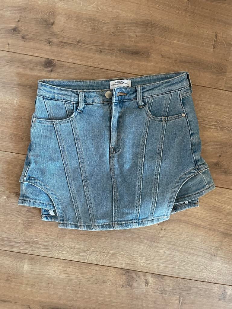 Redial spijkerbroekje dat op een rokje lijkt, Ophalen of Verzenden, Zo goed als nieuw, Blauw, W27 (confectie 34) of kleiner