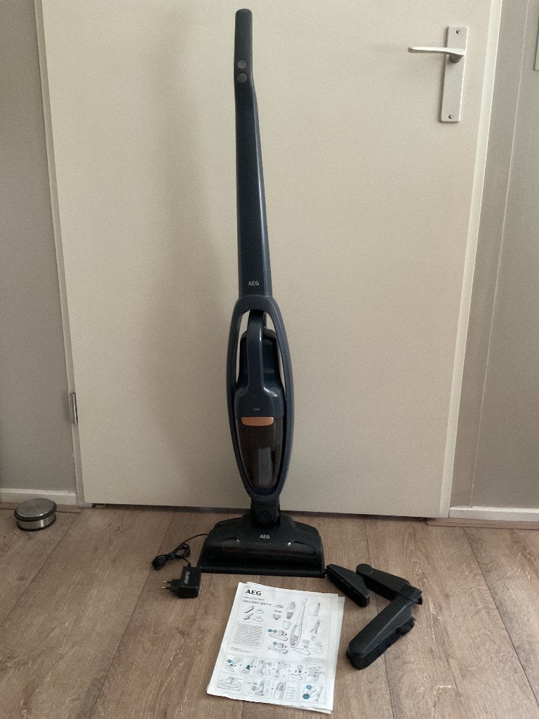 Steelstofzuiger, Ophalen, Zo goed als nieuw, Inclusief accessoires, Minder dan 1200 watt