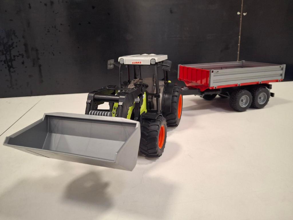 Bruder Claas Nectis tractor met voorlader en aanhangwagen, Ophalen of Verzenden, Zo goed als nieuw