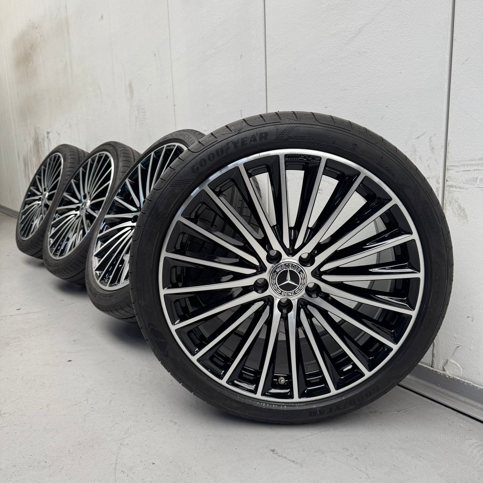 Originele 19 inch Mercedes W206 C klasse velgen met banden., Auto-onderdelen, Banden en Velgen, Banden en Velgen, Ophalen, 19 inch