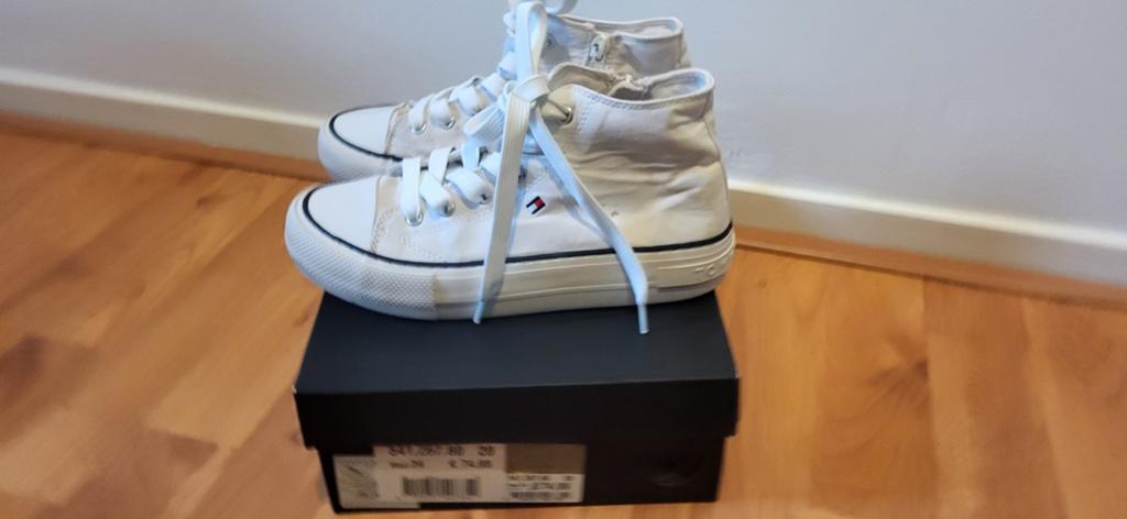 Tommy Hilfiger sneakers maat 34, Gebruikt, Jongen of Meisje, Schoenen, Ophalen of Verzenden