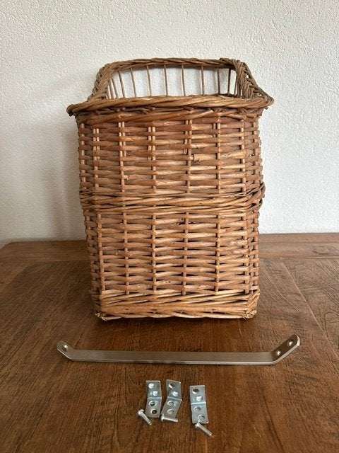 Vintage rieten fietsmandje voor pop of beer., Ophalen, Gebruikt, Fietsmand
