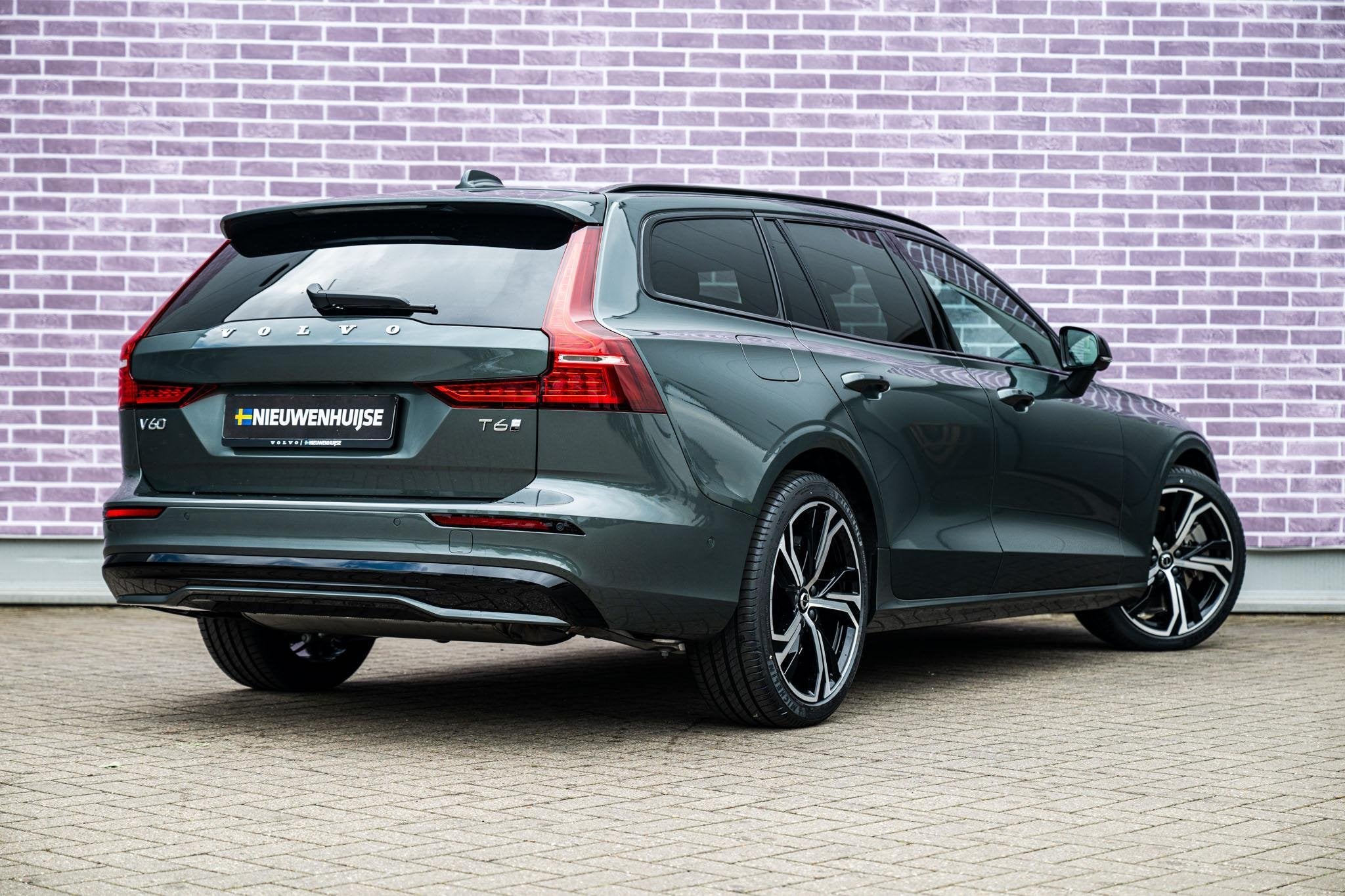 Volvo V60 2.0 T6 Plug-in hybrid AWD Ultra Dark | Adaptive Cr, Auto's, Automaat, 12 maanden, Euro 6, 4 cilinders
