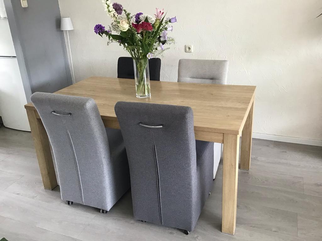 Eettafel met 4 stoelen op wieltjes, Ophalen, Gebruikt, 50 tot 100 cm, 150 tot 200 cm