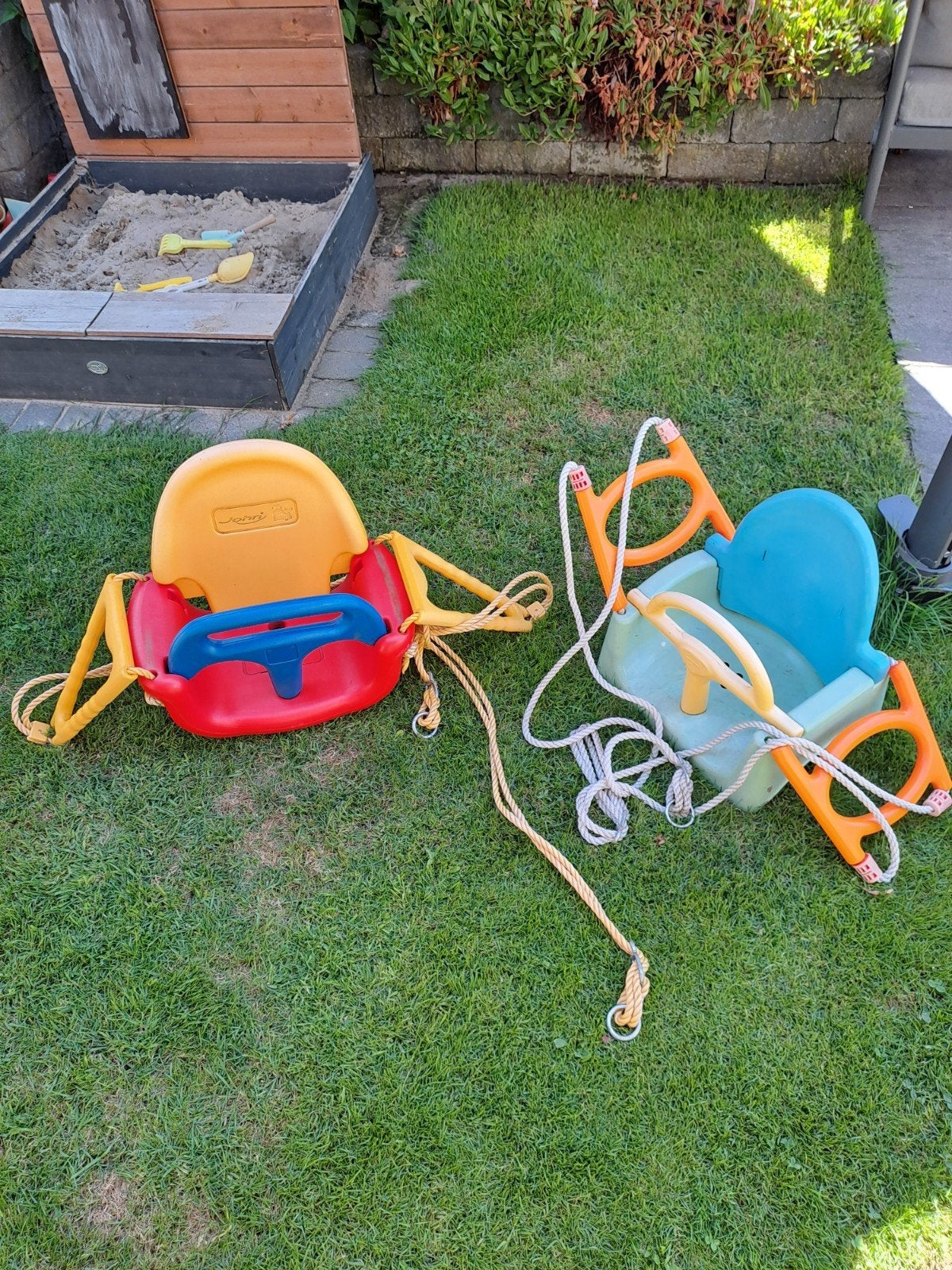 2x Baby/Peuter Schommelstoel - Kleurrijk en Veilig, Ophalen, Gebruikt, Schommel