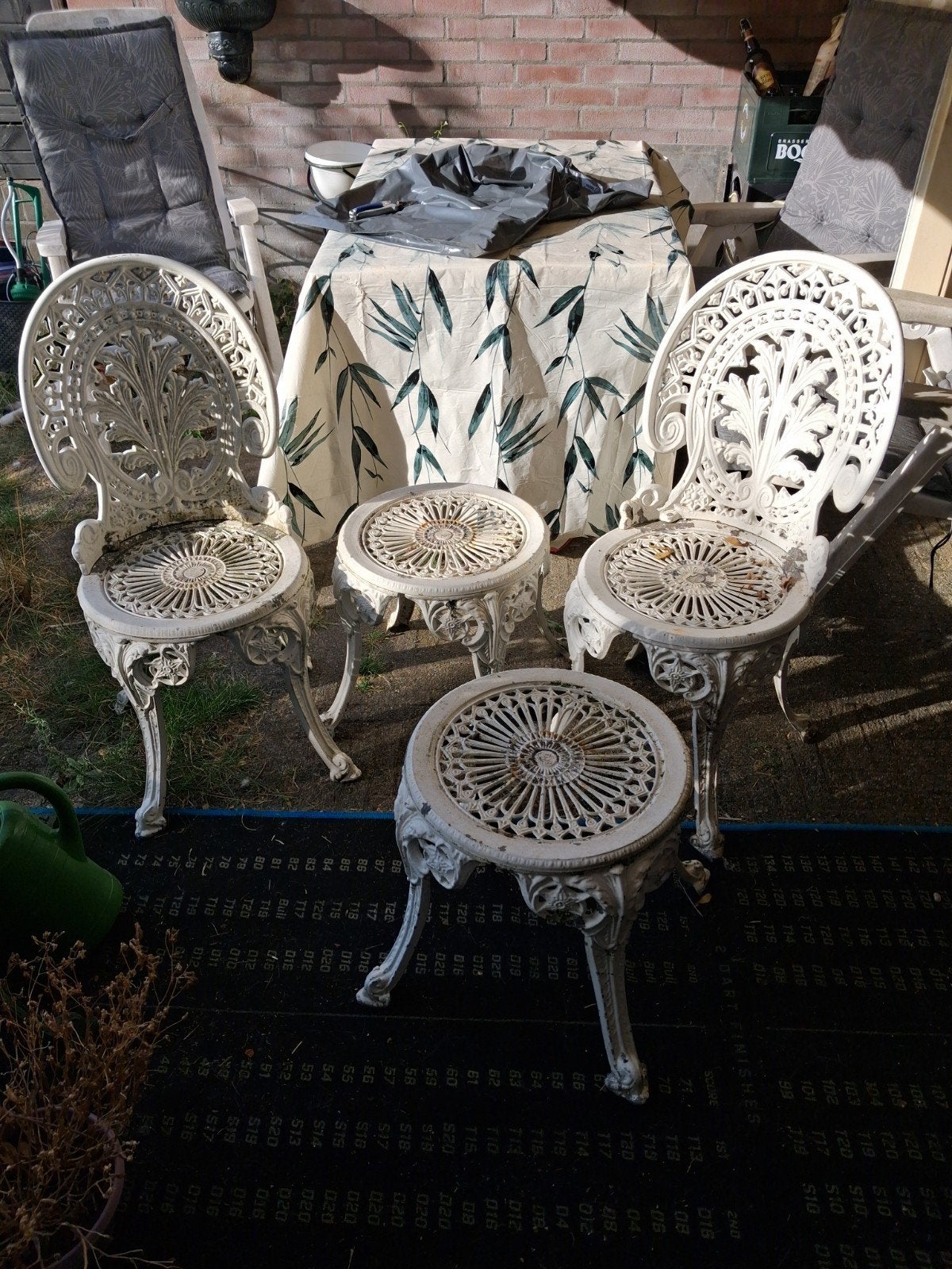 Te koop 2 bistro stoeltjes +2 bij zet tafeltjes., Tuin en Terras, Ophalen, Metaal