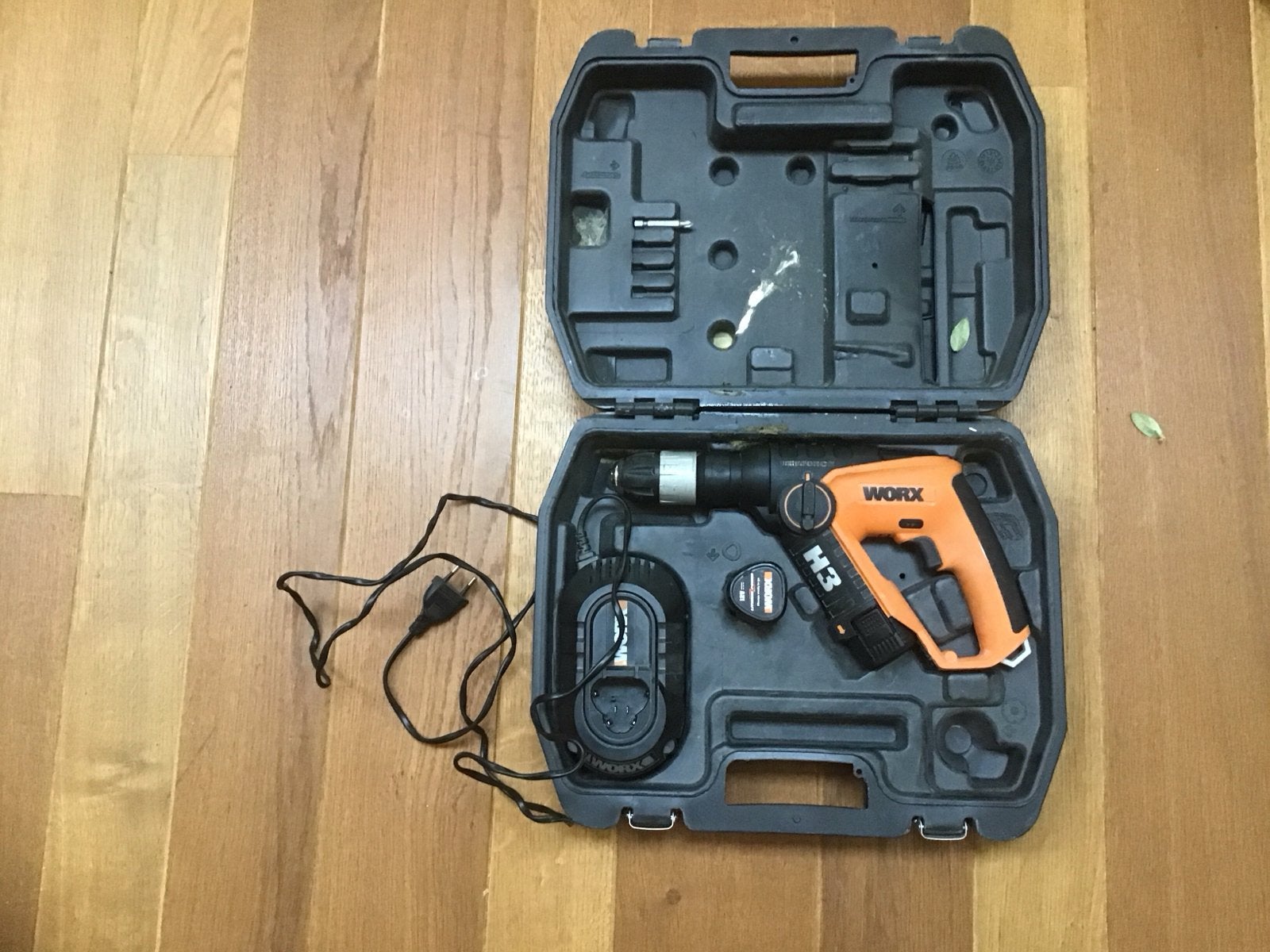 Worx H3 Boor- en Schroefmachine met Oplader en Koffer, Ophalen, Gebruikt, Variabele snelheid, Boor- en Schroefmachine