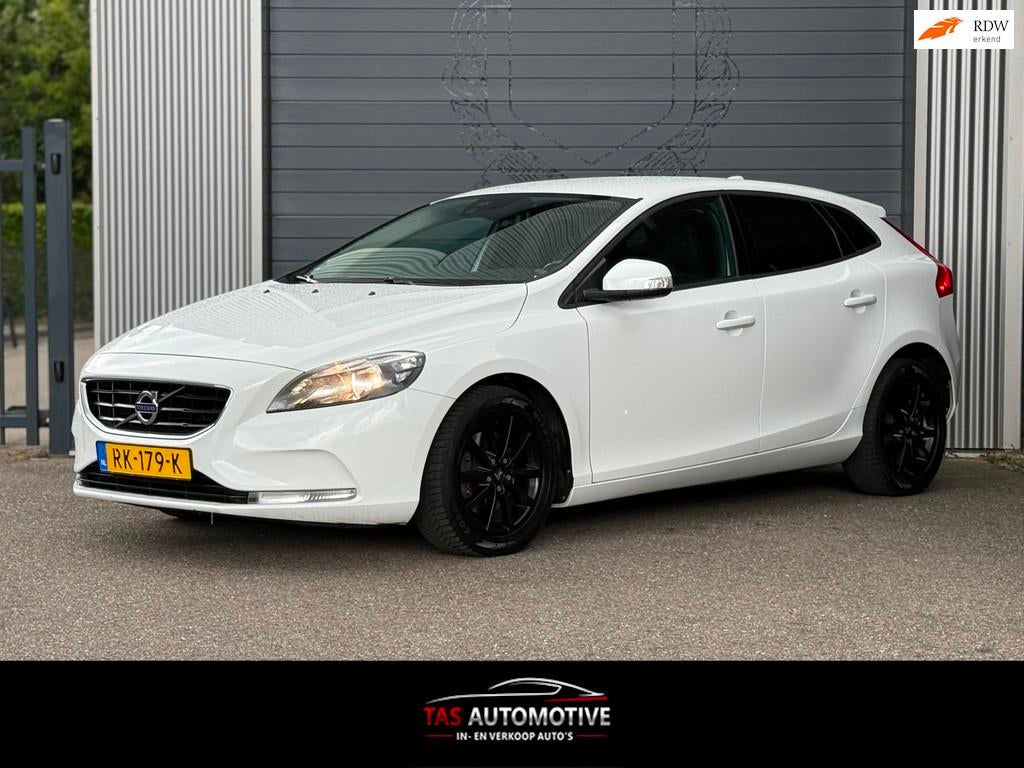 Volvo V40 1.6 D2 Kinetic AUTOMAAT / NAVI / CLIMA / CRUISE, Auto's, Volvo, Euro 5, Gebruikt, 4 cilinders, Wit