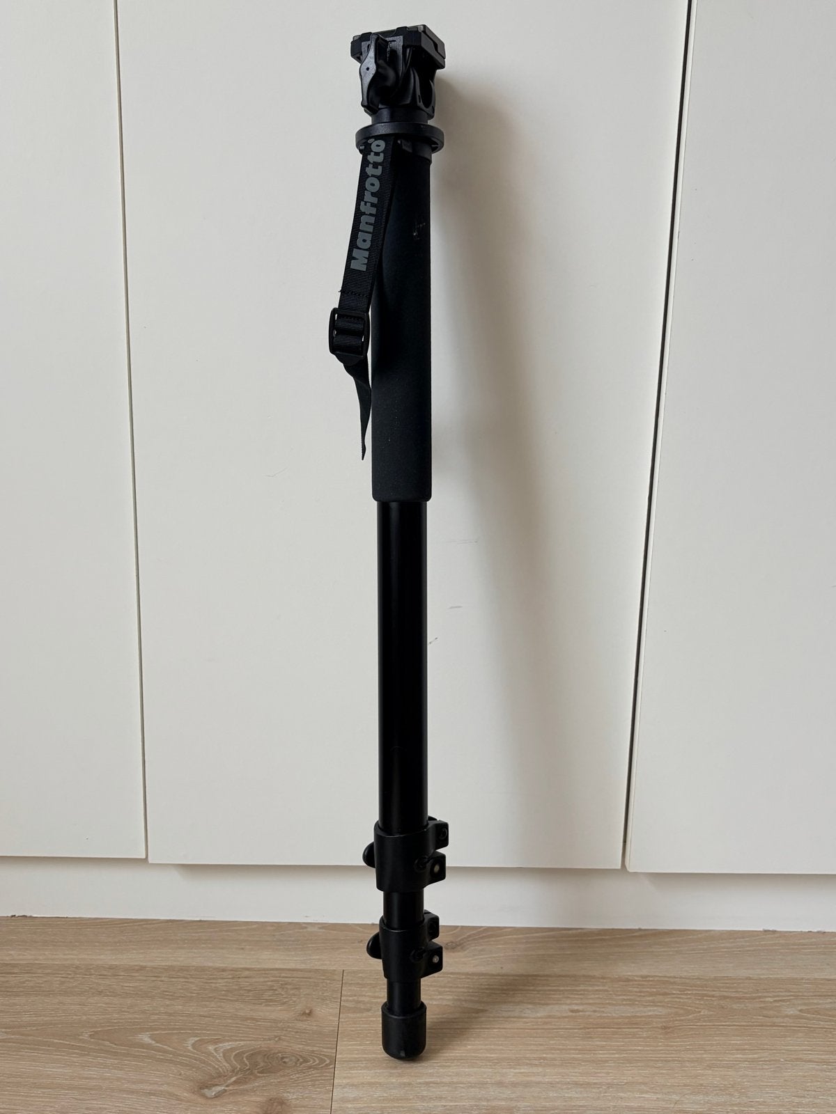 Manfrotto Eenpootstatief max 165 cm met gebruikerssporen, Gebruikt, Eenpoot, Ophalen of Verzenden, 150 tot 175 cm