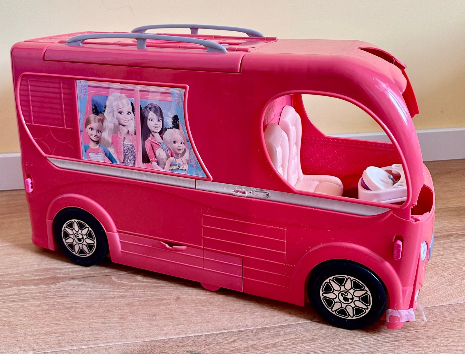 Barbie droomcamper met schade