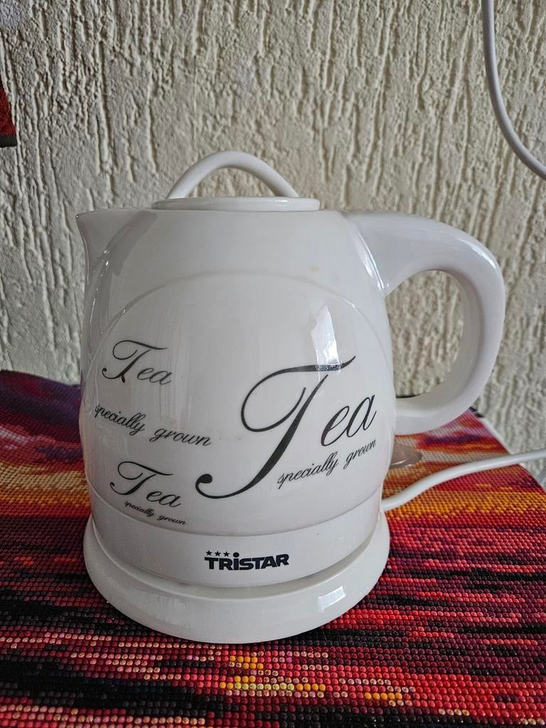 Tristar Waterkoker Keramiek - Wit met 'Tea' Opdruk, 1 tot 2 liter, Ophalen of Verzenden, Zo goed als nieuw, Draadloos