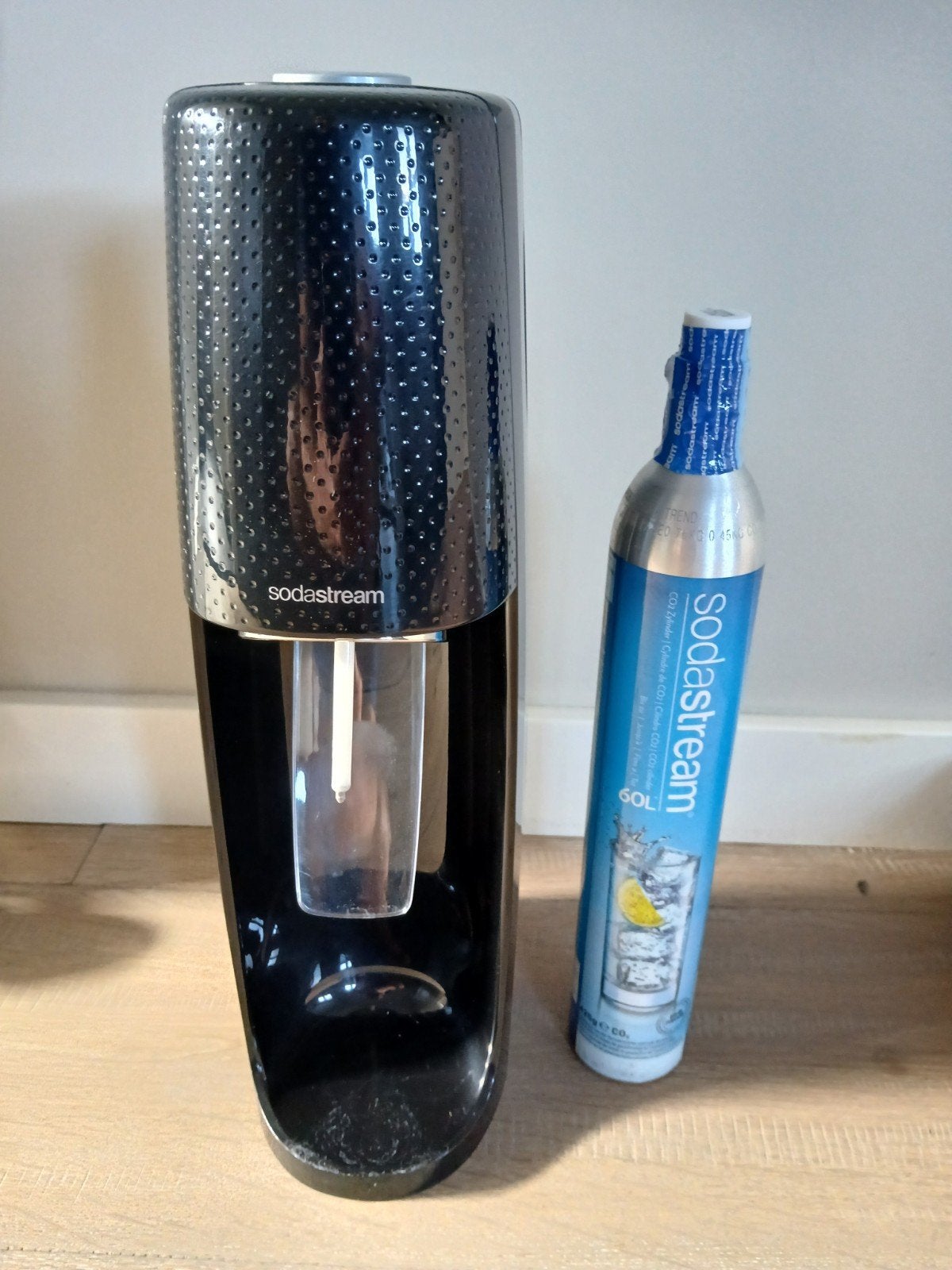 Sodastream Bruiswatertoestel met volle cilinder, Ophalen of Verzenden, Gebruikt