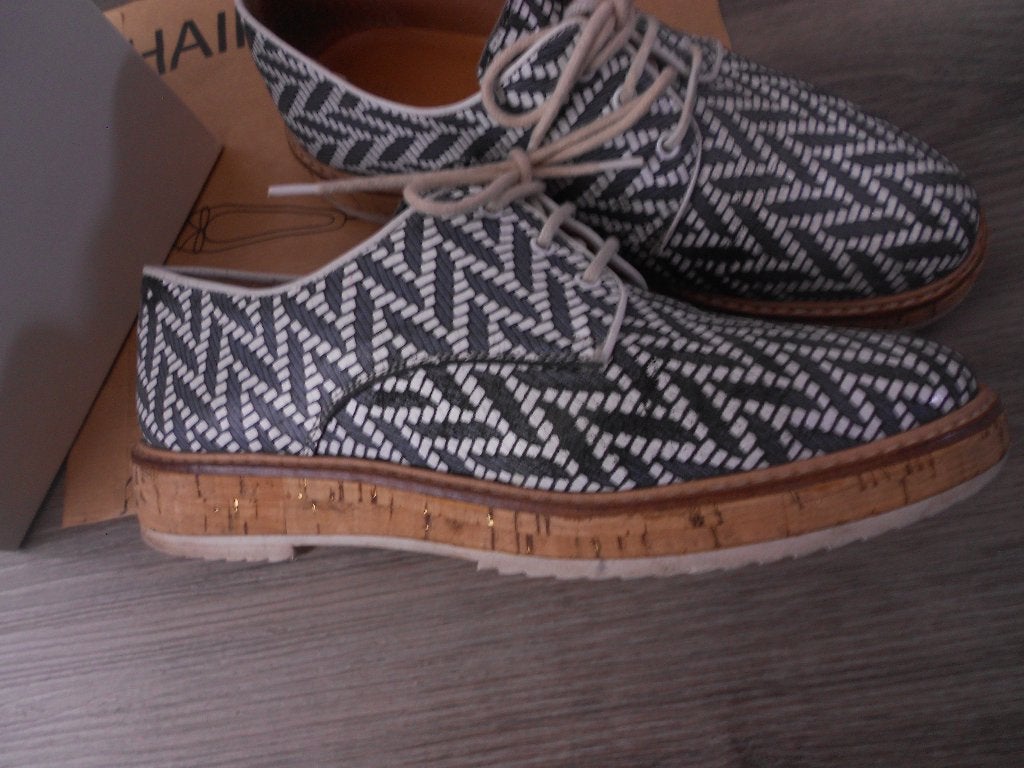 Witte/grijze veterschoen - Haikon Hada, Overige kleuren, Ophalen of Verzenden, Haikon Hada, Sneakers of Gympen