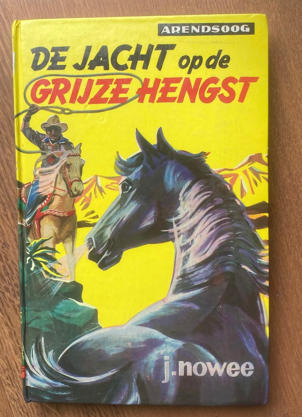 Arendsoog de jacht op de grijze hengst nummer 19, Boeken, Ophalen of Verzenden, Gelezen