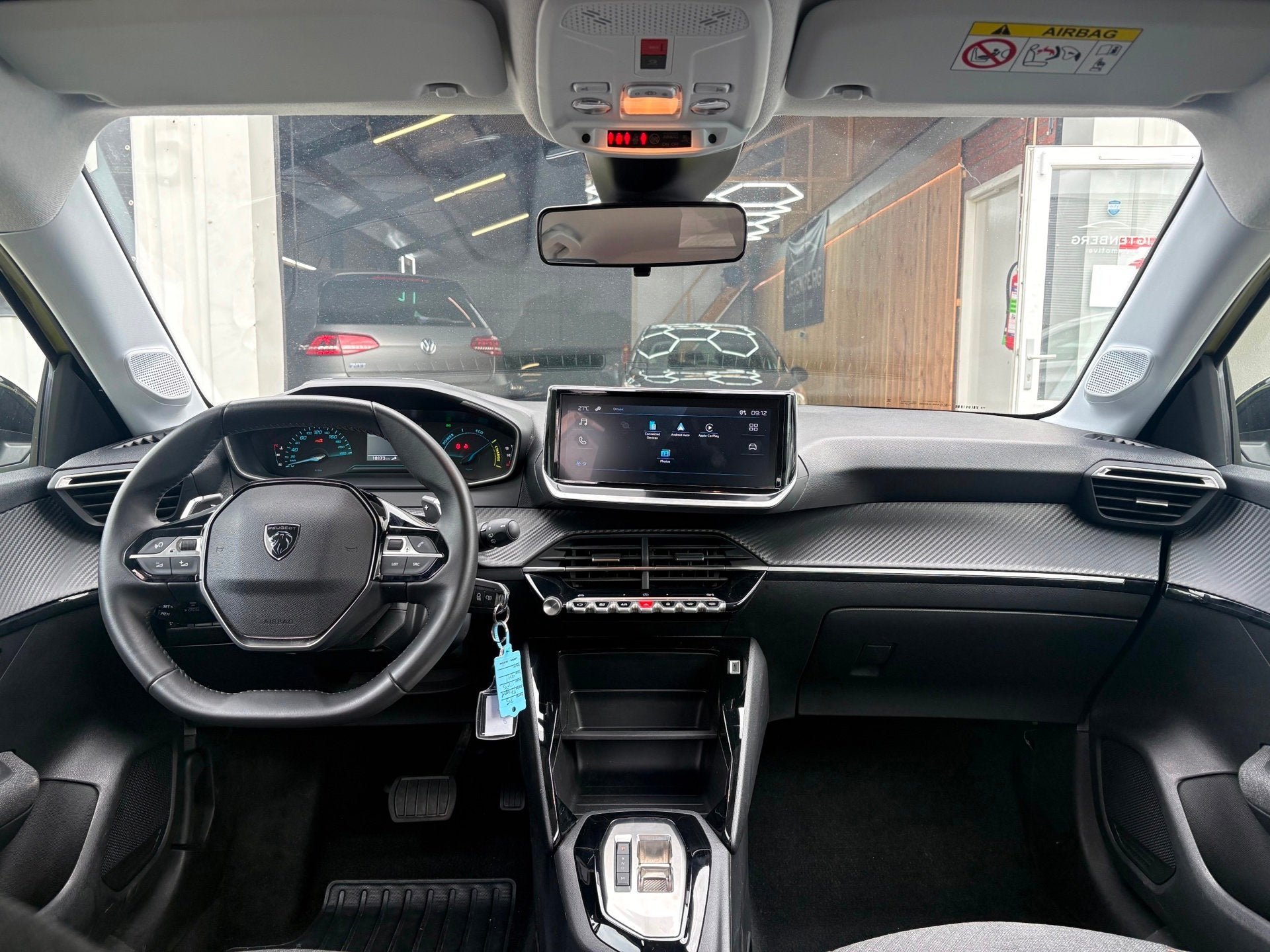 Peugeot 208 1.2 Hybrid 110 e-DCS6 Style Cruise|Carplay|LED, Dealer onderhouden, Euro 6, 1199 cc, Geel