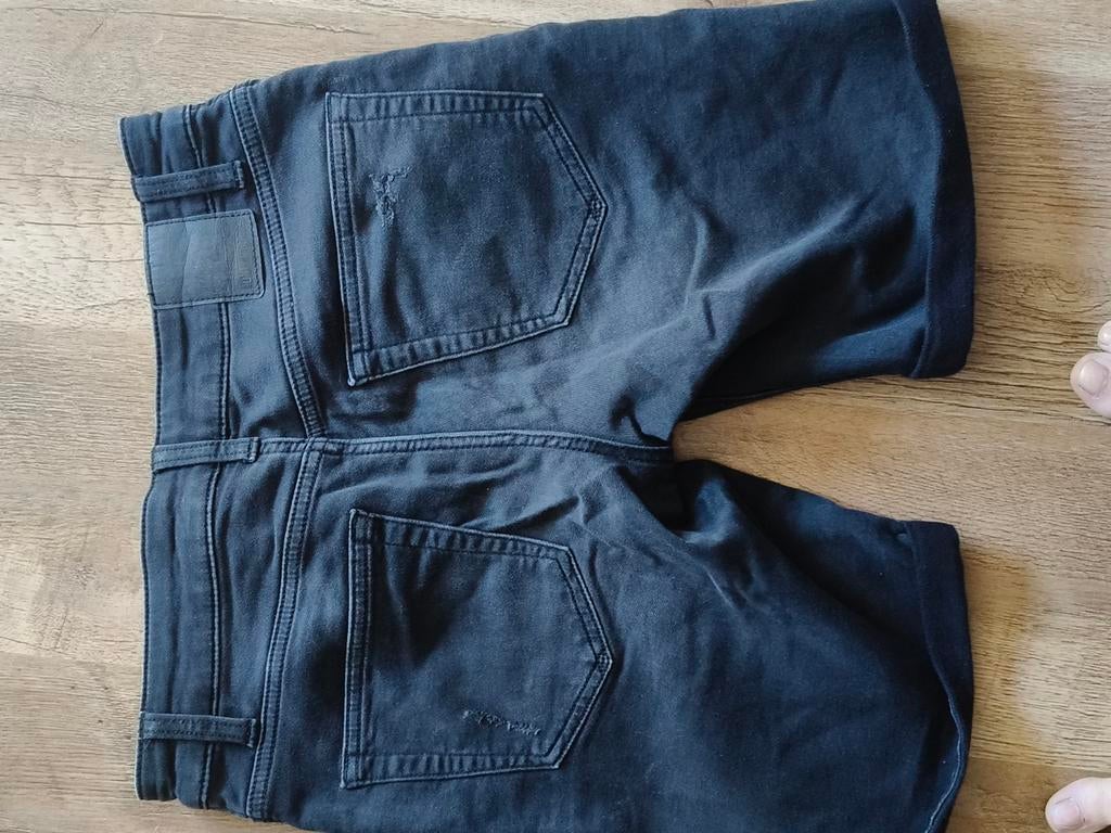 Zwarte korte jongensbroek - Zo goed als nieuw, Kleding | Heren, Broeken en Pantalons, Ophalen of Verzenden, Zo goed als nieuw
