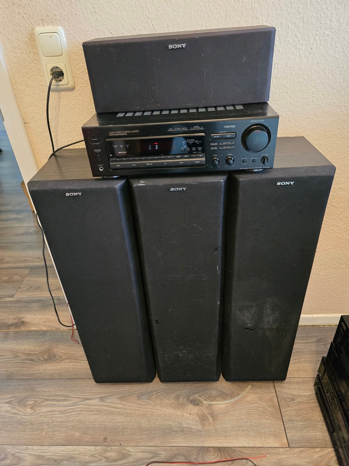 Sony STR-D565 & Met 4 luidsprekerzuilen, Ophalen of Verzenden, 60 tot 120 watt, Sony, Gebruikt