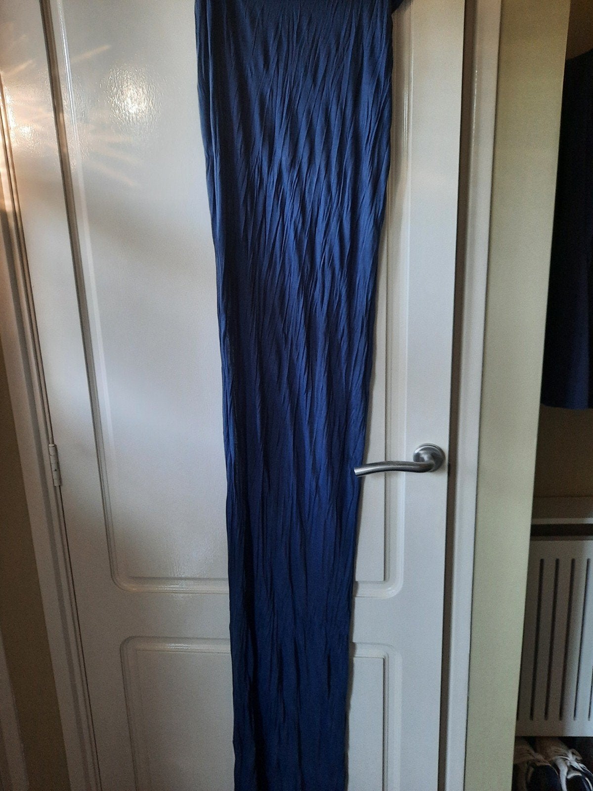 Lange donkerblauw sjaaltje € 5,00, Ophalen of Verzenden, Maat 36 (S), Sjaal, Onbekend