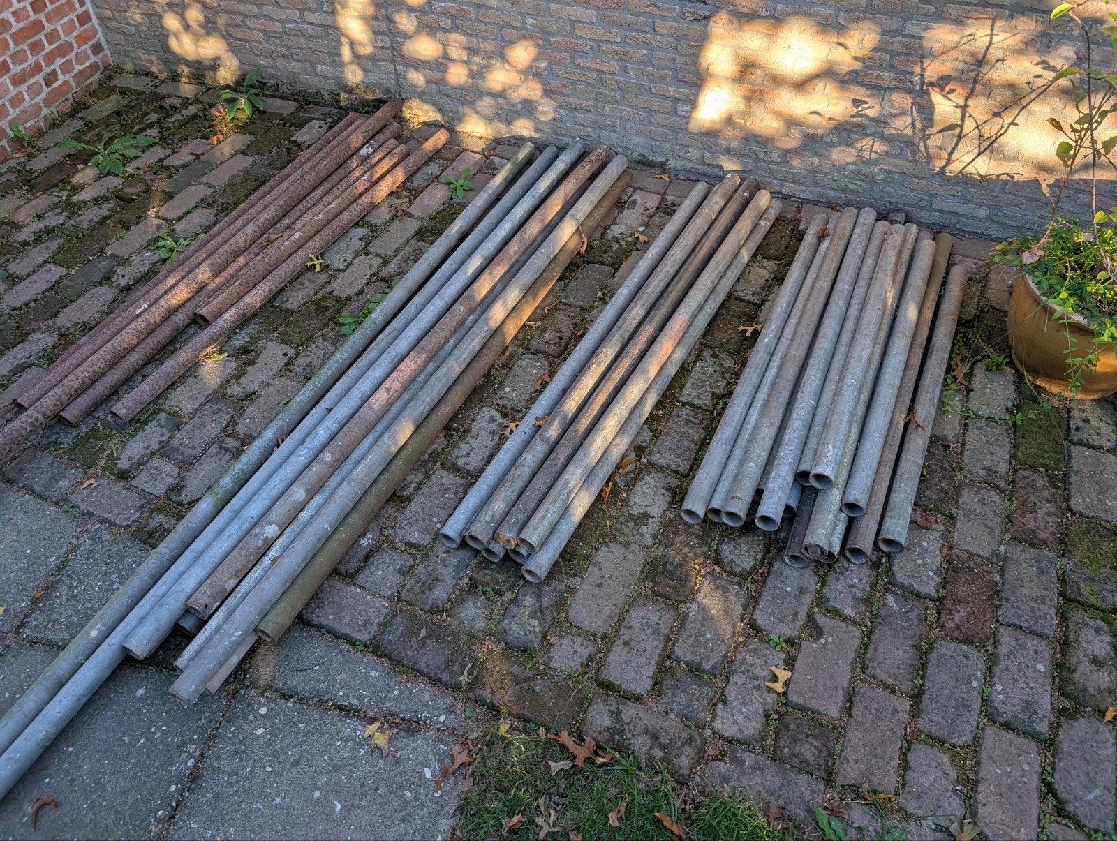 Grote partij stalen steigerbuizen (142m) + 150 klemmen / kop, Ophalen, Gebruikt, Overige typen, 2 tot 5 meter