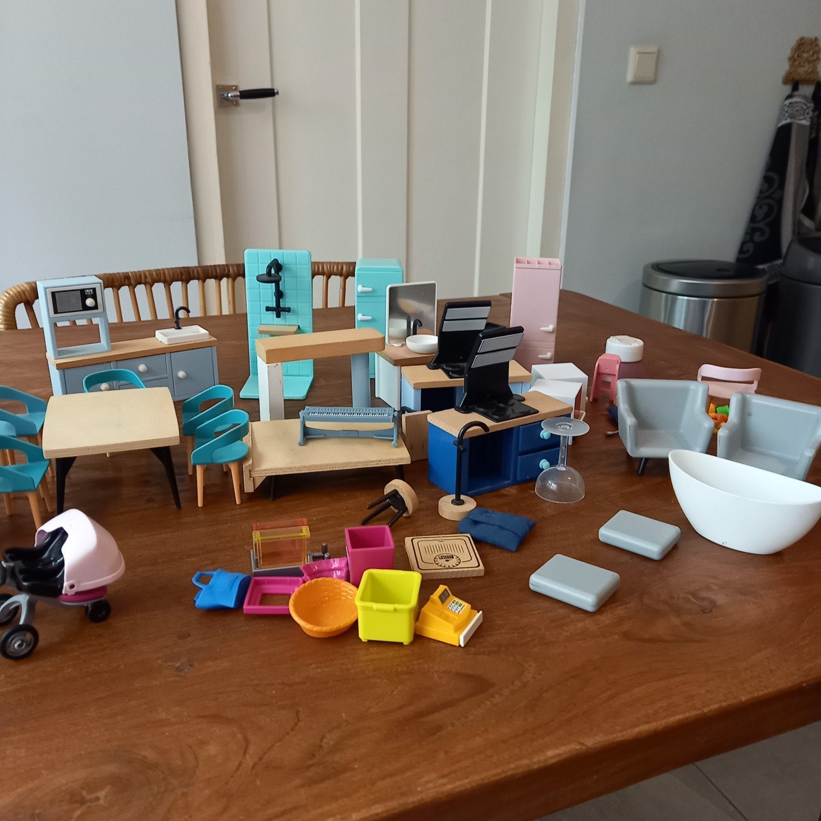 Partij poppenhuis meubeltjes kijk alle foto's, Verzamelen, Poppenhuizen en Toebehoren, Ophalen of Verzenden, Gebruikt, Poppenhuis