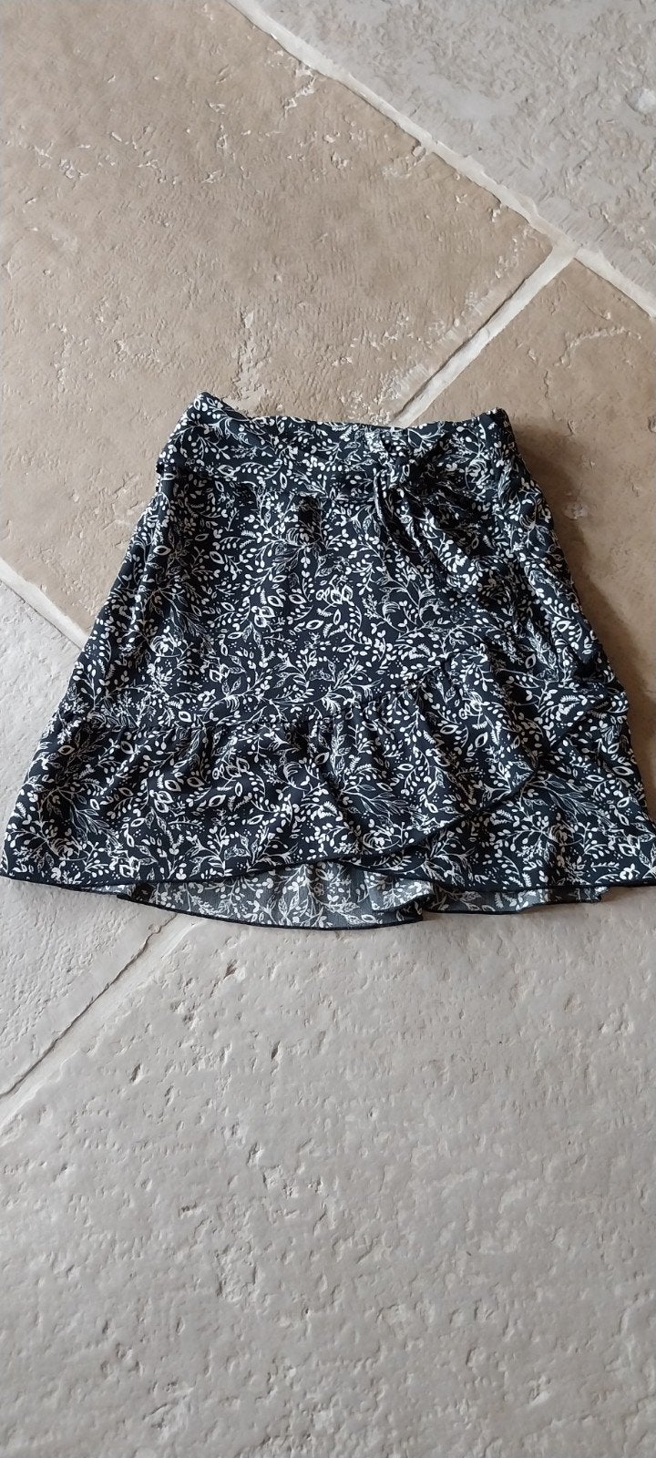 Costes Zwart Rokje met Bloemenprint en Strik Maat M, Maat 38/40 (M), Zwart, Ophalen of Verzenden, Costes