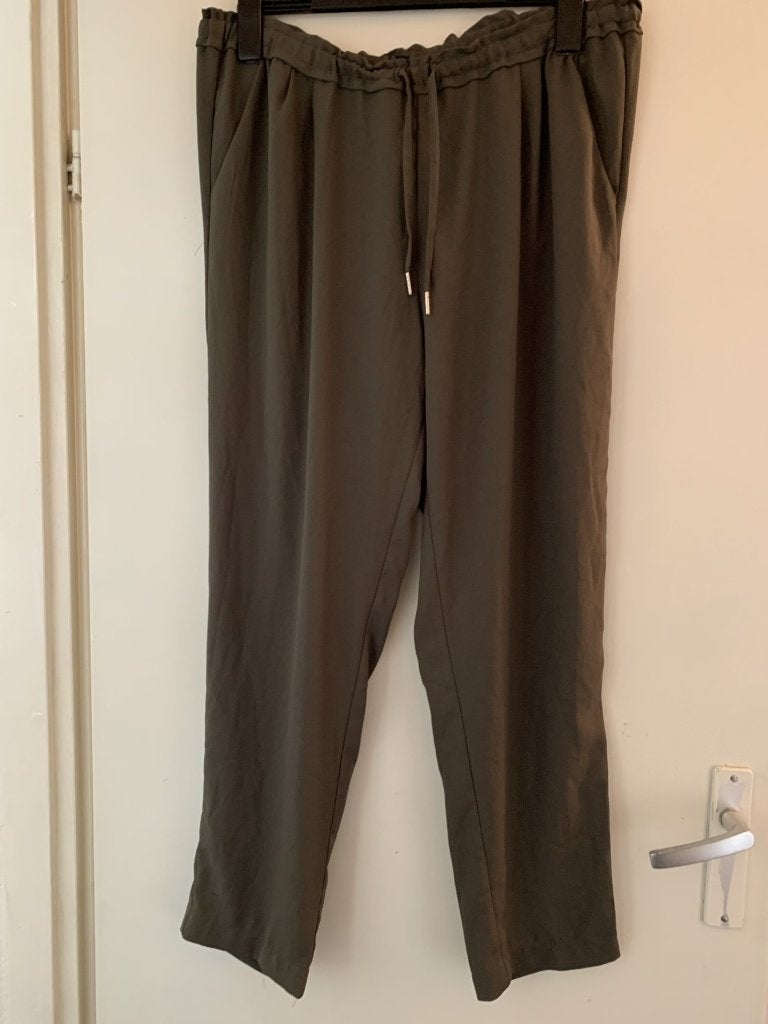 Khaki dames broek van Kiabi. Maat XXL, Maat 46/48 (XL) of groter, Ophalen of Verzenden, Zo goed als nieuw, Kiabi