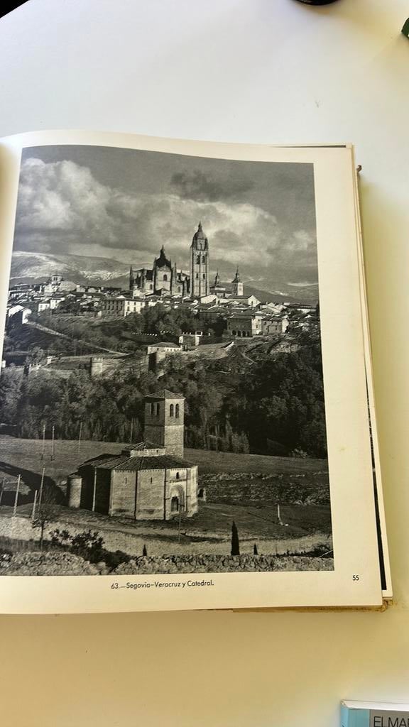 España Pueblos y Paisajes - José Ortiz Echagüe, Ophalen of Verzenden