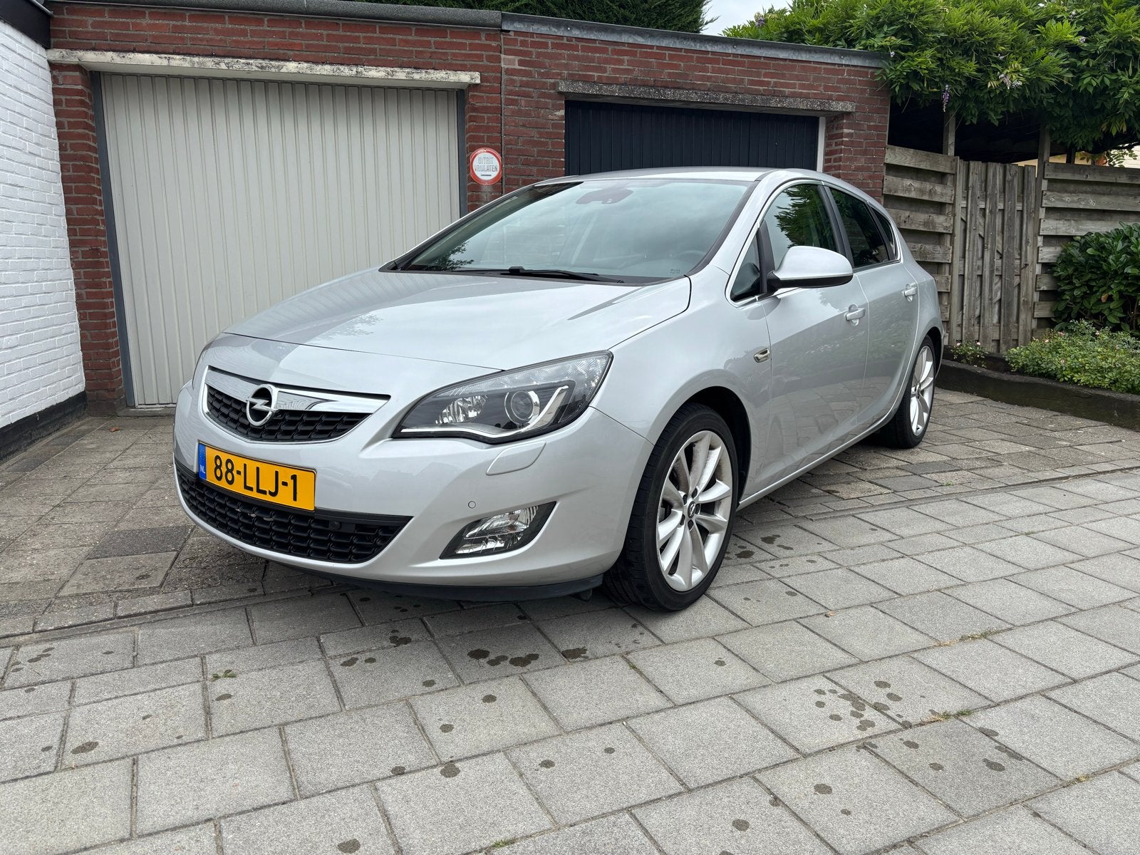 Opel Astra 1.4 Turbo Ecotec 103KW 5-D 2010 Grijs, Ophalen, Opel