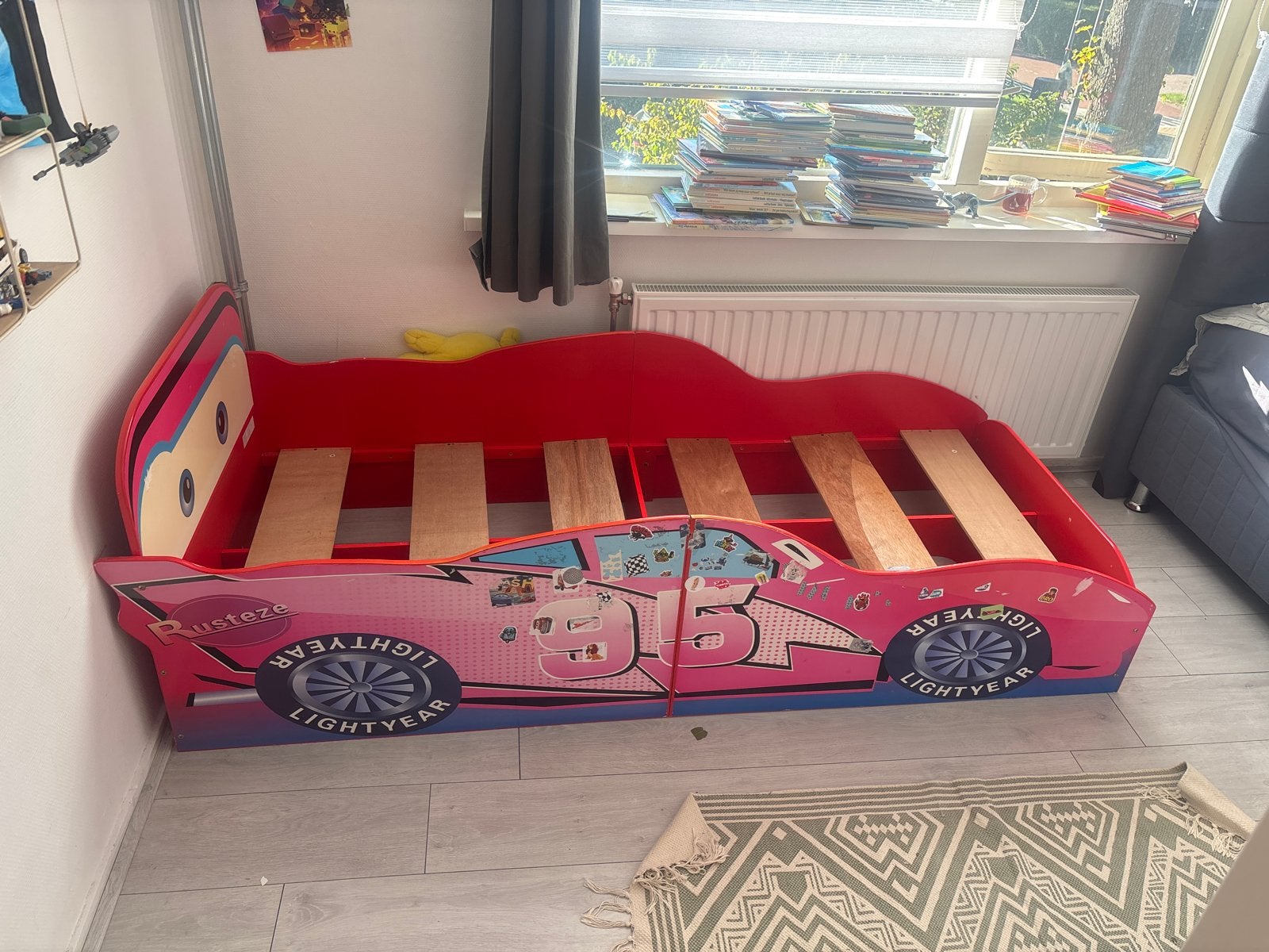 Leuk kinderbed, Cars thema, 90x200 cm, Ophalen, 70 tot 85 cm, Zo goed als nieuw, Lattenbodem