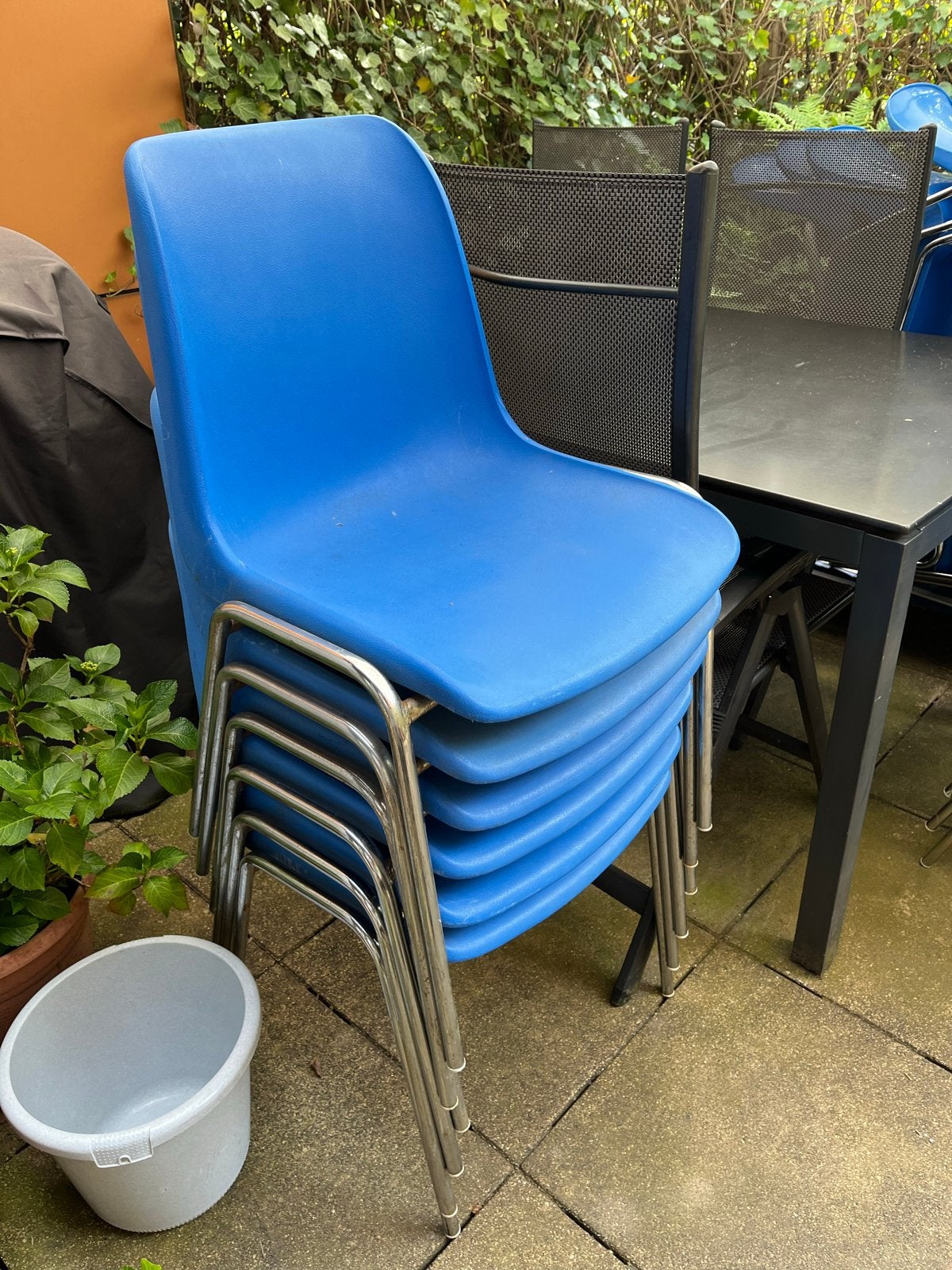20 st. blauwe stoeltjes - Gebruikt met gebruiksschade, Huis en Inrichting, Stoelen, Ophalen, Kunststof, Gebruikt, Blauw