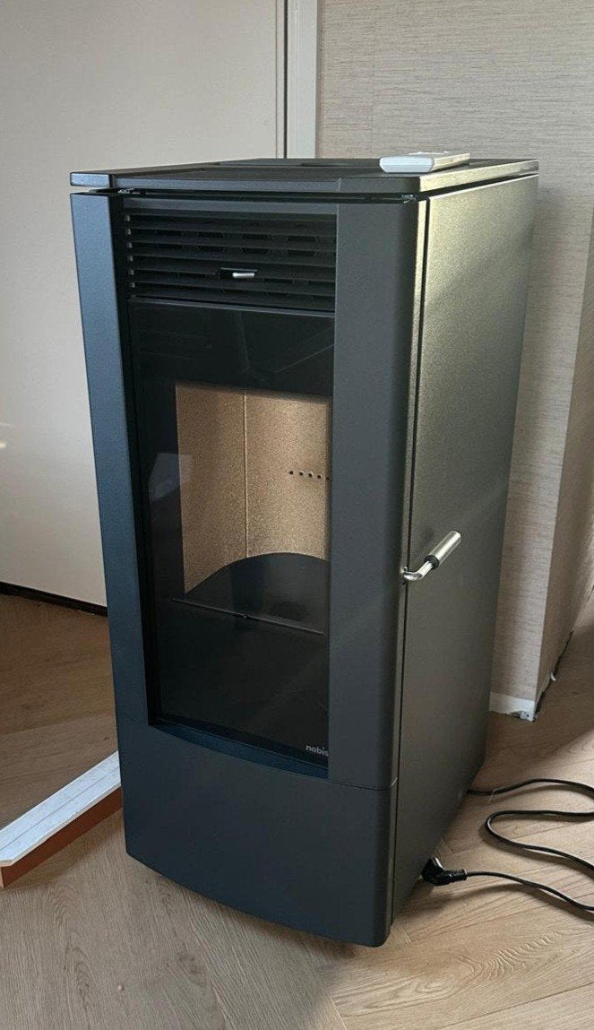 Pelletkachel Nobis 7 / 10 zwart A++  7 kw hout pellets, Ophalen, Overige brandstoffen, Zo goed als nieuw, Pelletkachel
