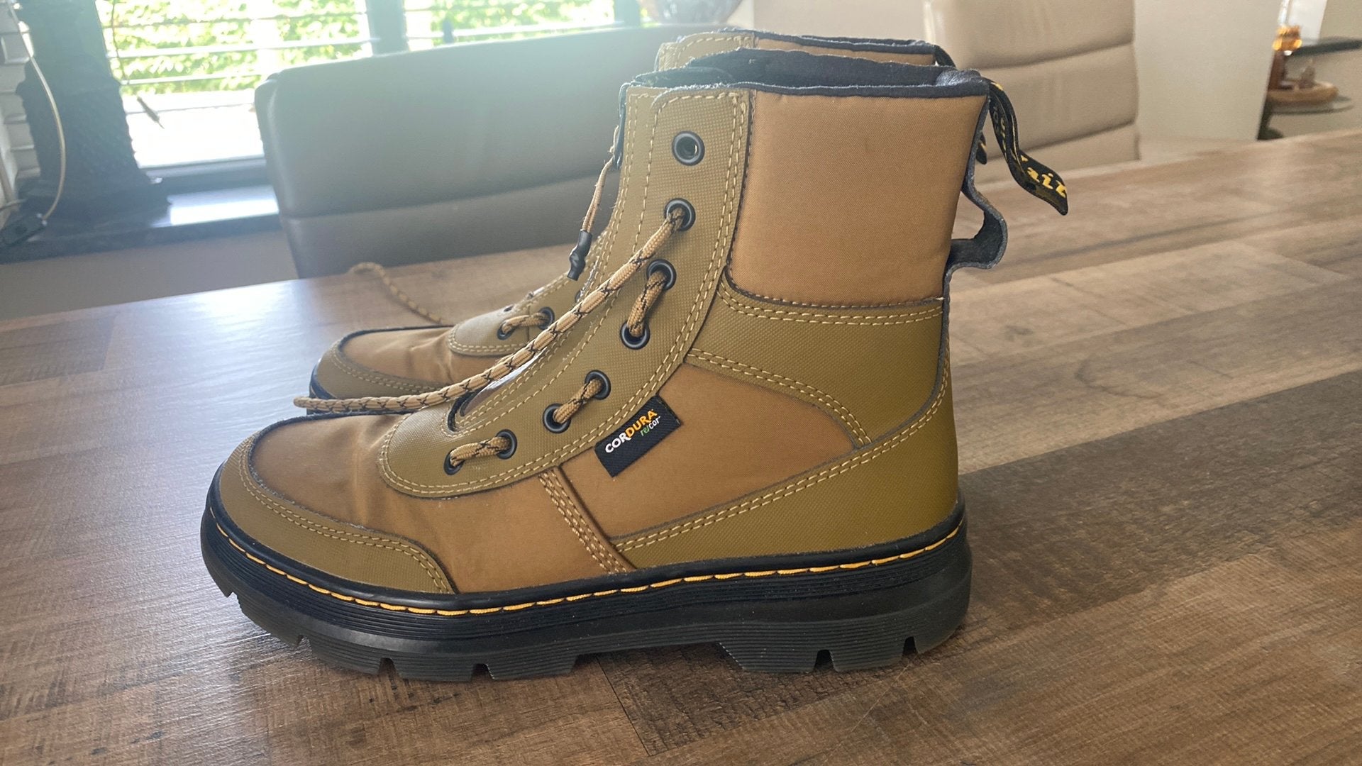 Dr Martens, Ophalen of Verzenden, Zo goed als nieuw, Schoenen