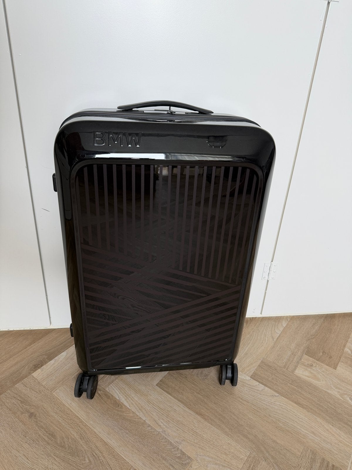 Bmw wordmark bagage trolley/ koffer, Hard kunststof, Zo goed als nieuw, 70 cm of meer, 35 tot 45 cm