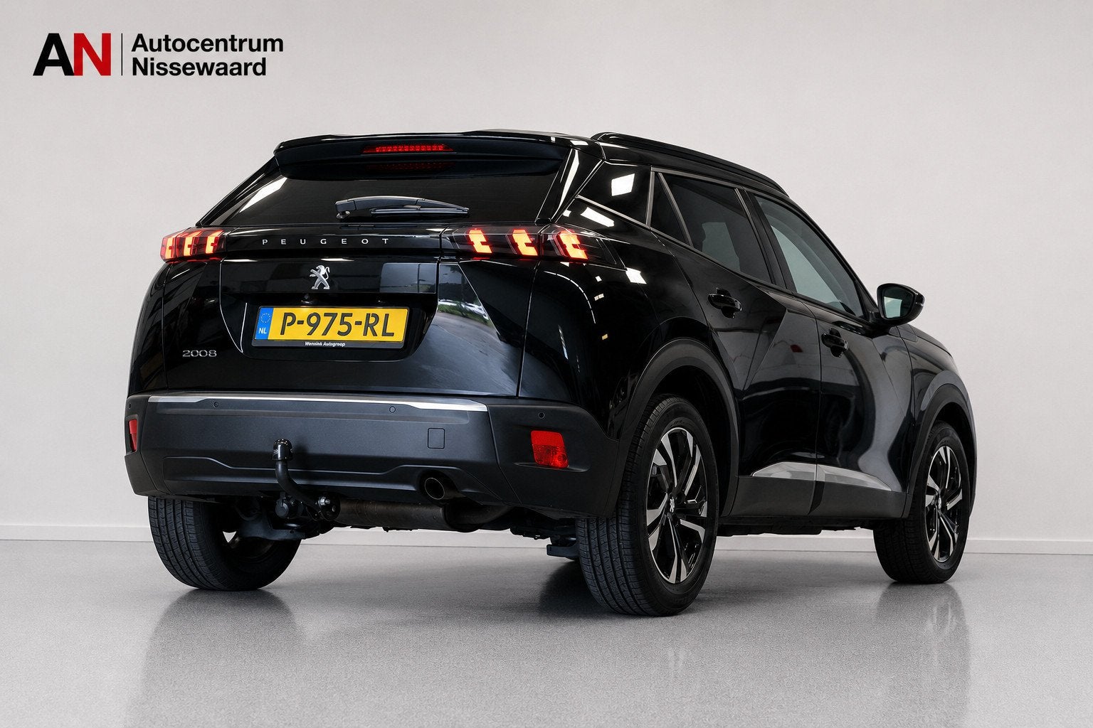 Peugeot 2008 1.2 PureTech Allure |Carplay|Trekhaak|Virtual|, Dealer onderhouden, 101 pk, Gebruikt, 1199 cc