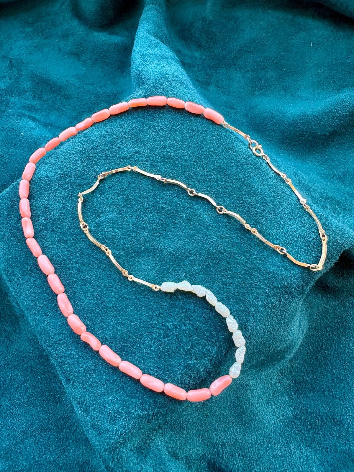 Unieke Koraal en Parel Ketting met Gouden Schakels, Overige materialen, Gebruikt, Ophalen of Verzenden, Roze