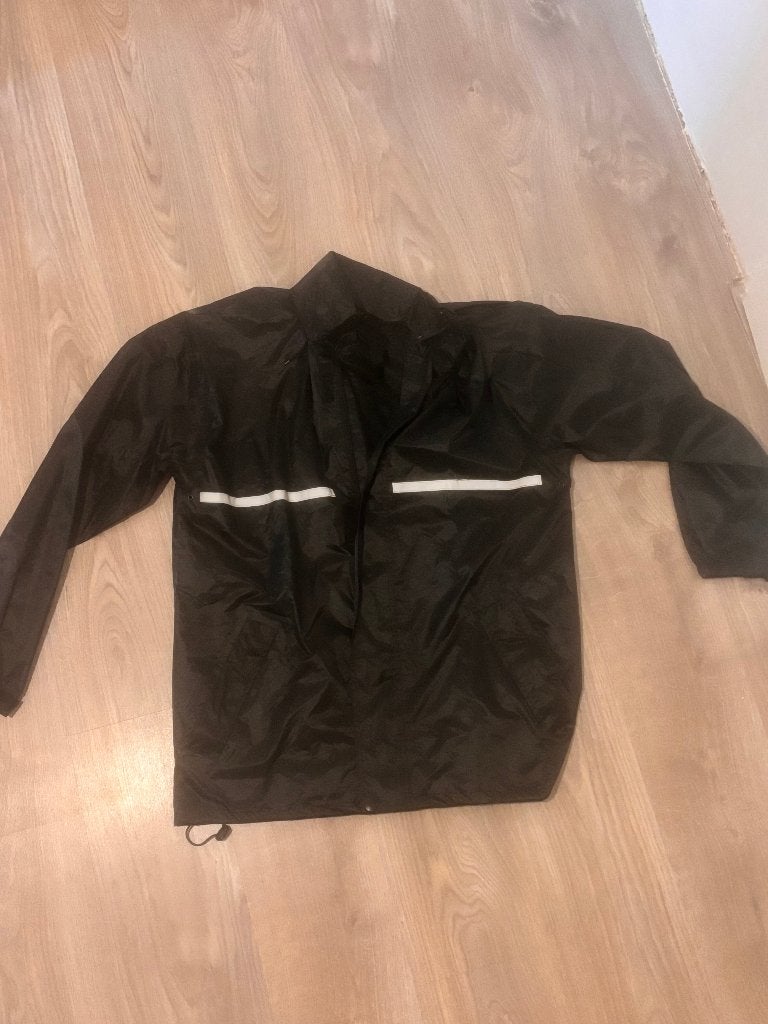 Zwart regenjack HEMA maat M met reflecterende strepen, Ophalen of Verzenden, Gebruikt, Regenjas, Heren