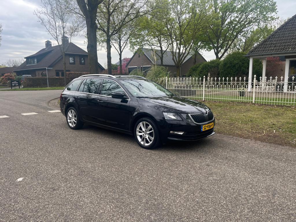 Skoda Octavia 1.4 TSI Greentech Combi 150Pk Trekhaak Bjr2018, Auto's, Skoda, Voorwielaandrijving, Zwart, 4 cilinders, Leder en Stof
