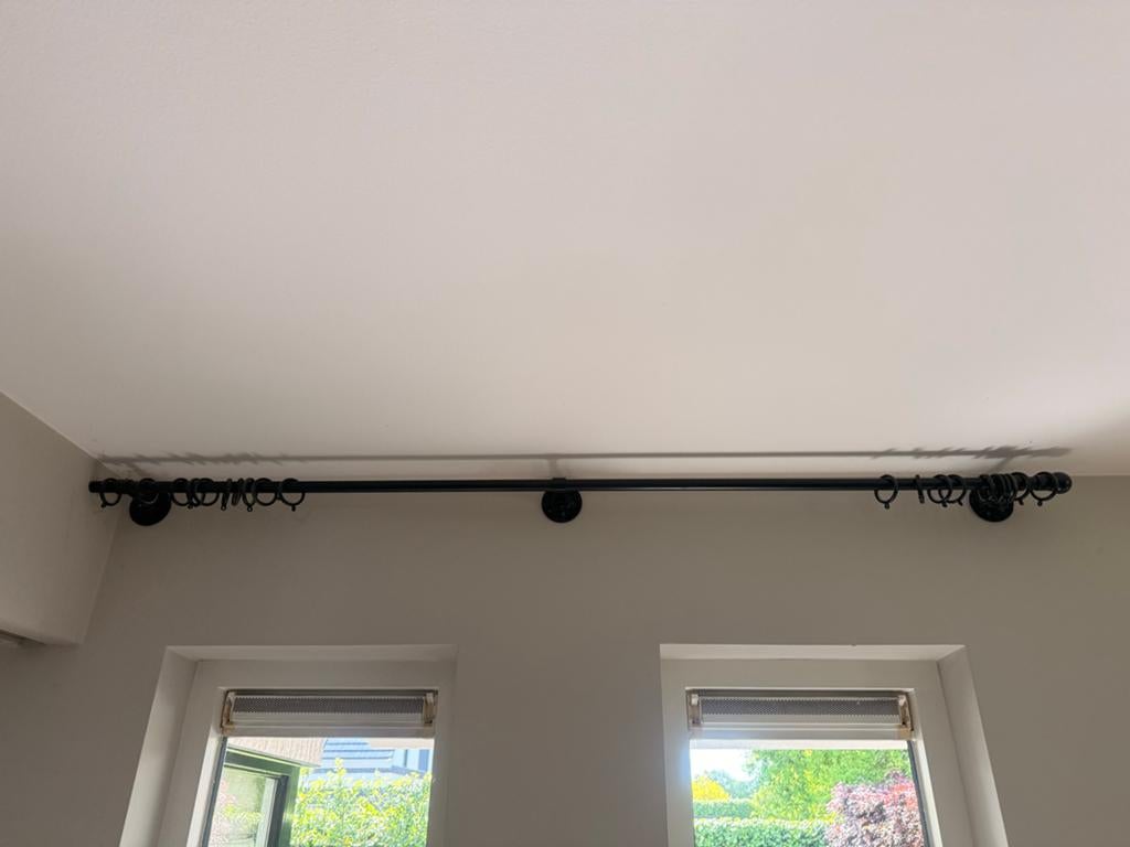 gordijnroedes met ophangsysteem, Gebruikt, Zwart, 150 tot 200 cm, Ophalen of Verzenden