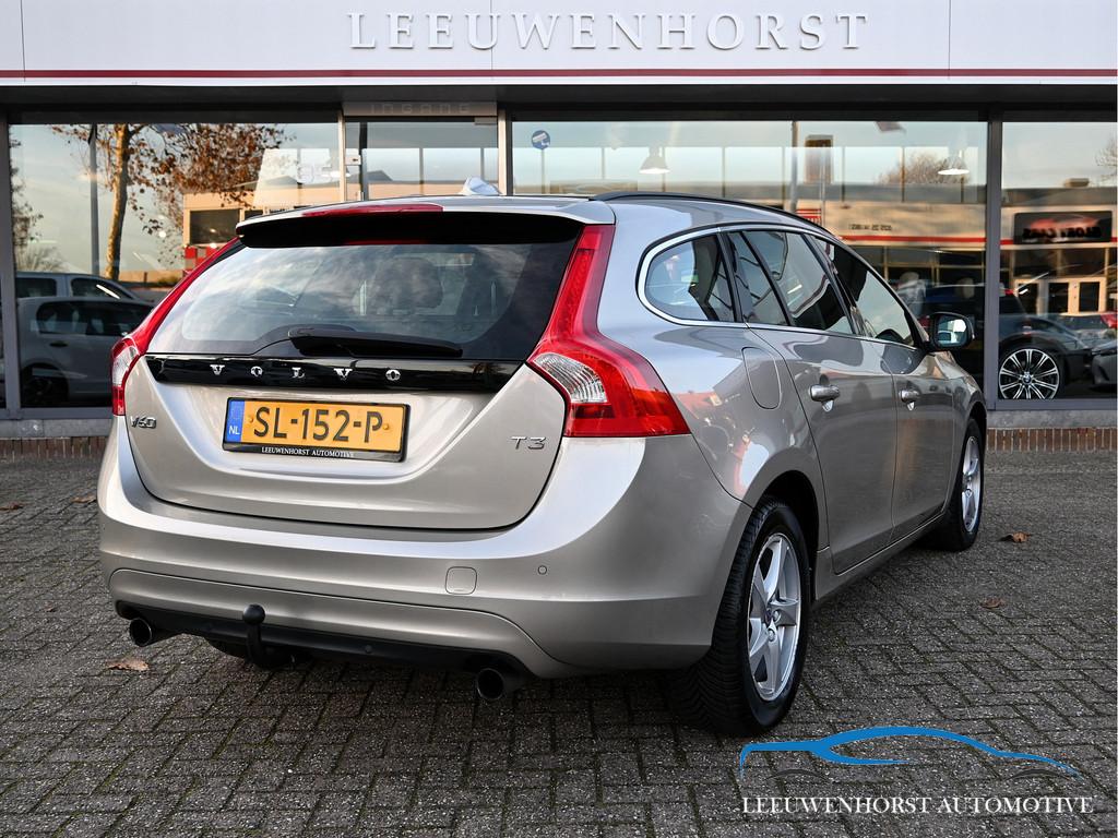 Volvo V60 2.0 T3 Momentum, climate, cruise, navi, trekhaak 1, Auto's, Voorwielaandrijving, Gebruikt, Euro 6, 4 cilinders