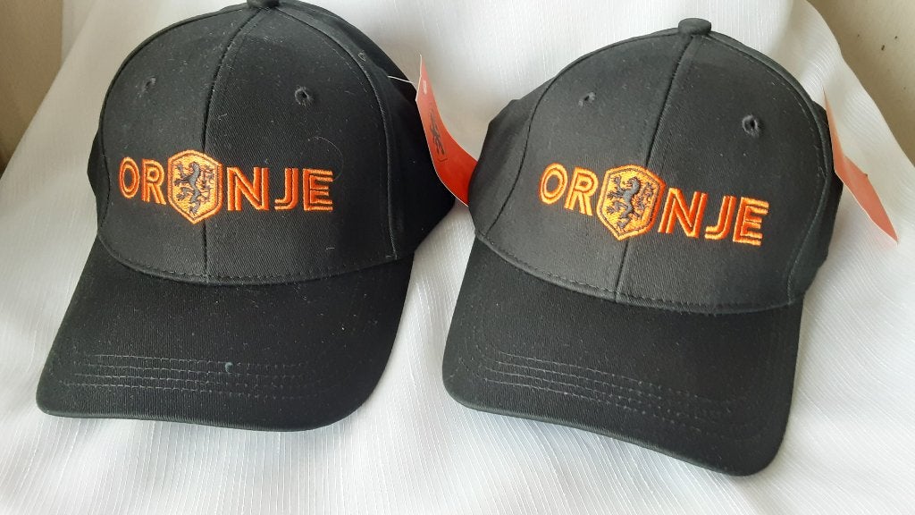 KNVB petten, zwart, 2 stuks, Ophalen of Verzenden, Nieuw, Overige binnenlandse clubs, Pet of Muts