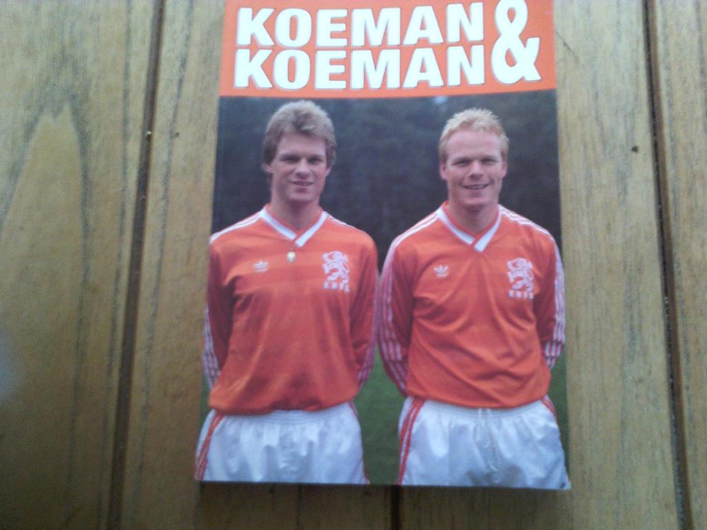 voetbalboek- Koeman & Koeman, Ophalen of Verzenden, Zo goed als nieuw, Balsport