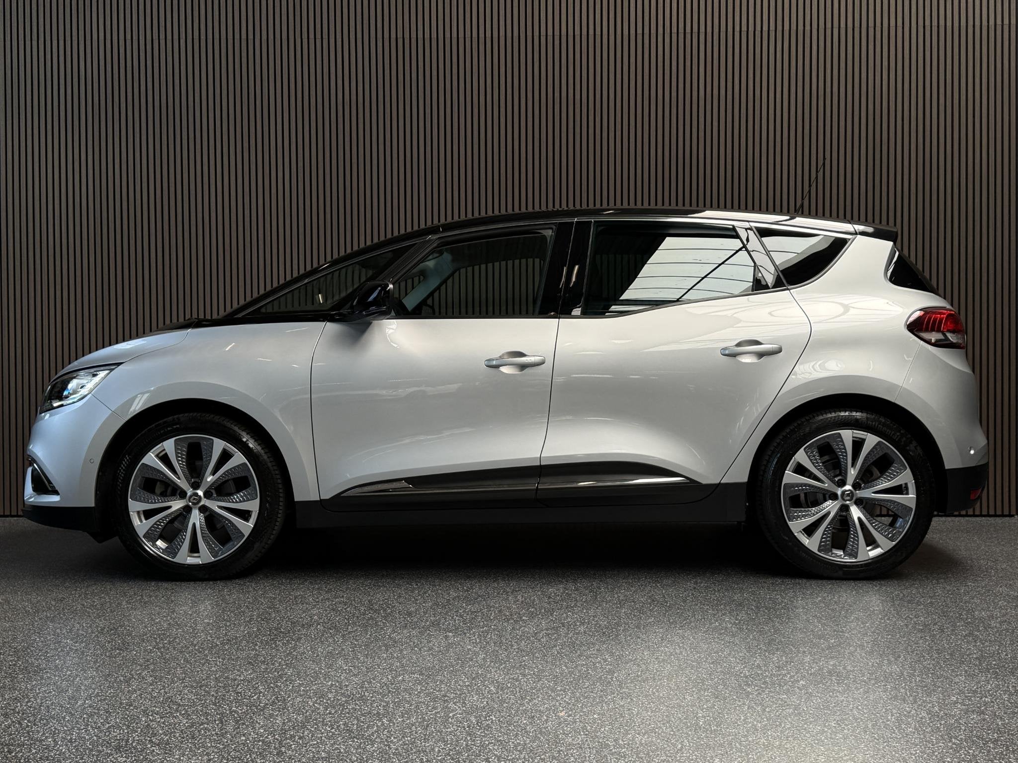 Renault Scénic 1.3 TCe Intens | Dodehoek | Camera | Carplay, Voorwielaandrijving, Euro 6, 4 cilinders, Leder en Stof