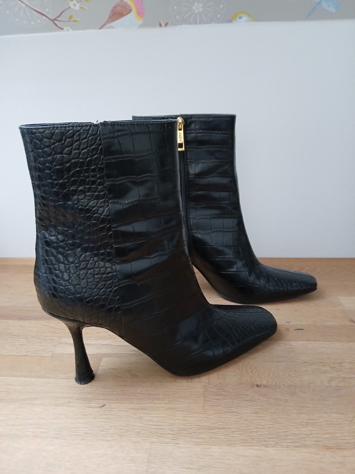 Josh V enkellaarsjes maat 41 croco print zwart zgan

Prachti, Zwart, Lage of Enkellaarzen, Ophalen of Verzenden, Zo goed als nieuw