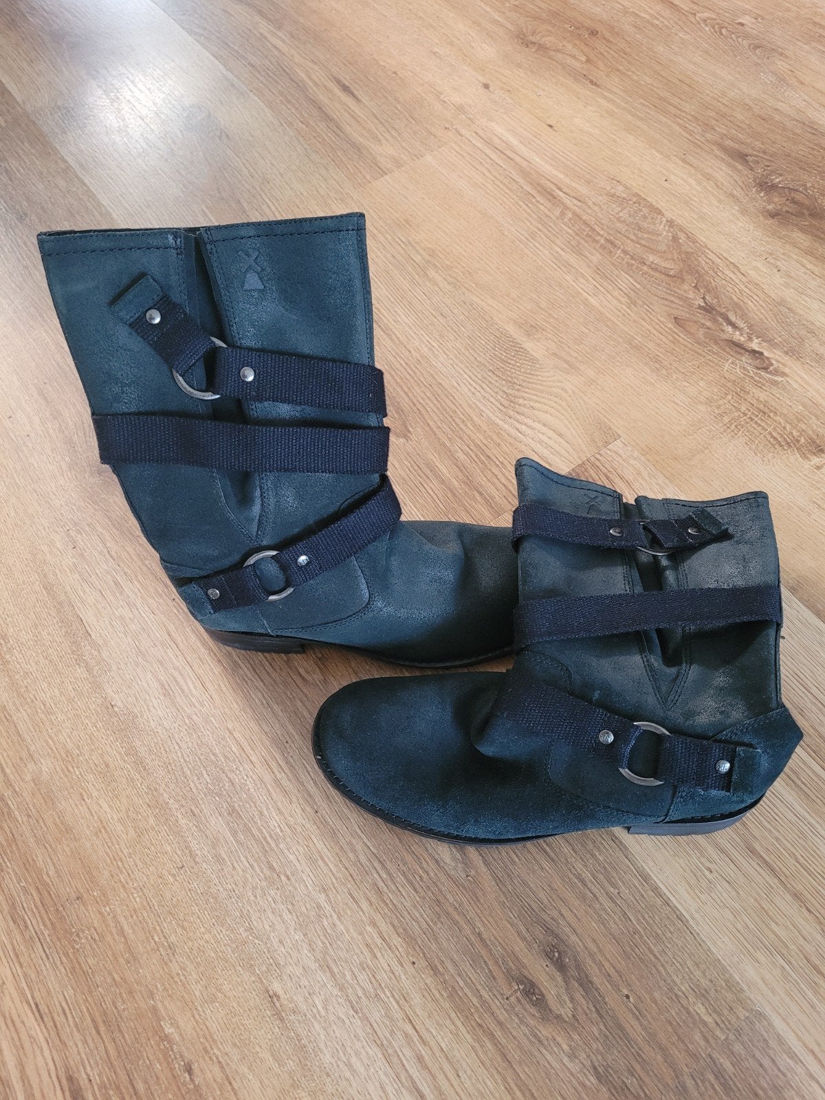 Donkergroene suède laarzen met bandjes in maat 37., Lage of Enkellaarzen, Ophalen of Verzenden, Onbekend, Gedragen
