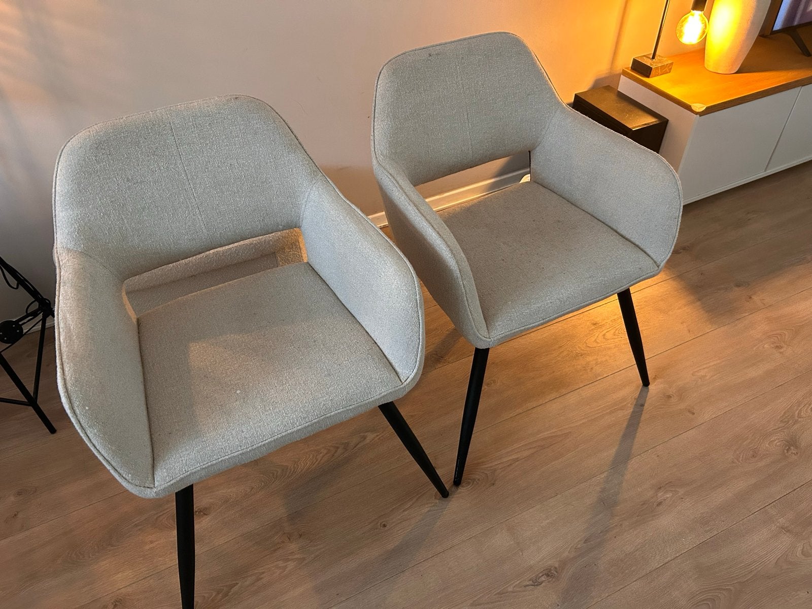 Twee Karwei eetkamerstoelen Vera zand met armleuning, Ophalen, Gebruikt, Twee, Overige kleuren